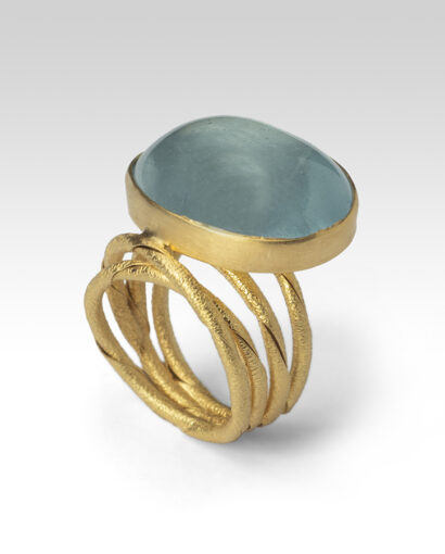 Δαχτυλίδι θόλου με Aquamarine και χρυσό Δαχτυλίδια Άκουαμαρίνα