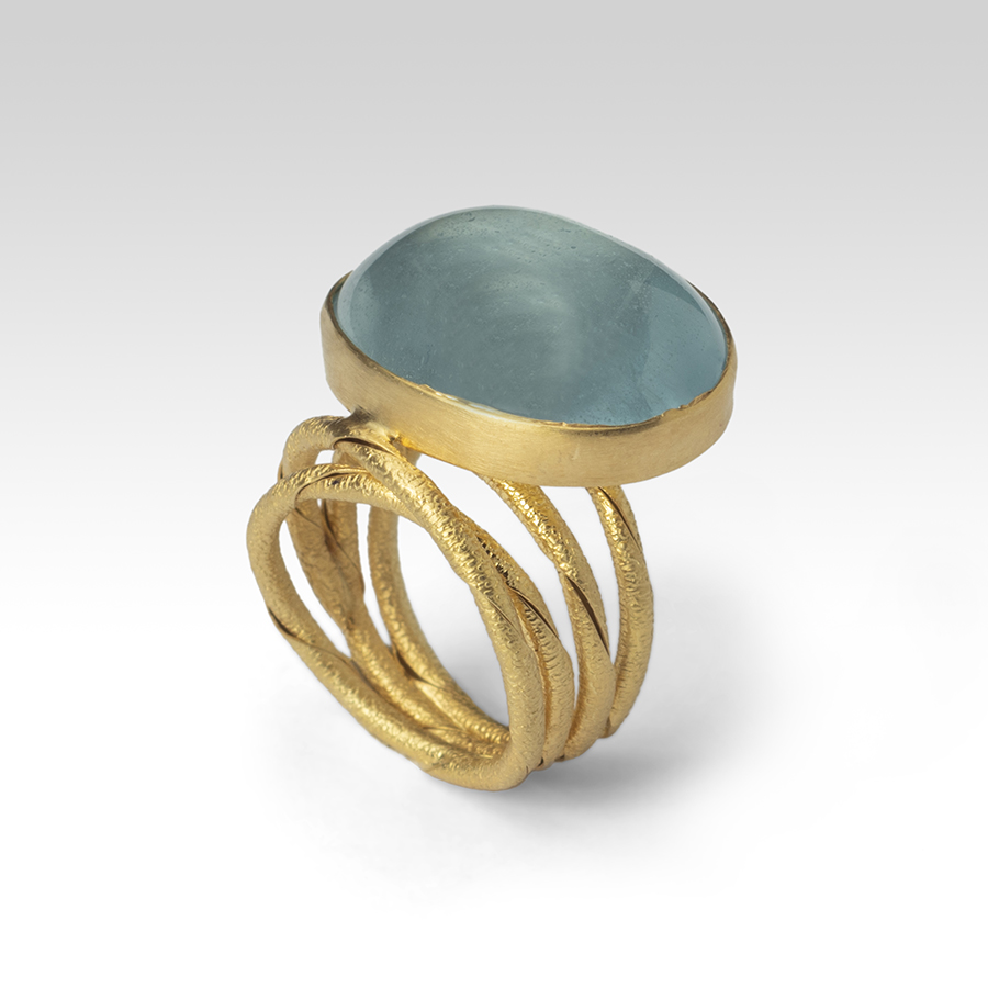Δαχτυλίδι θόλου με Aquamarine και χρυσό Δαχτυλίδια Άκουαμαρίνα