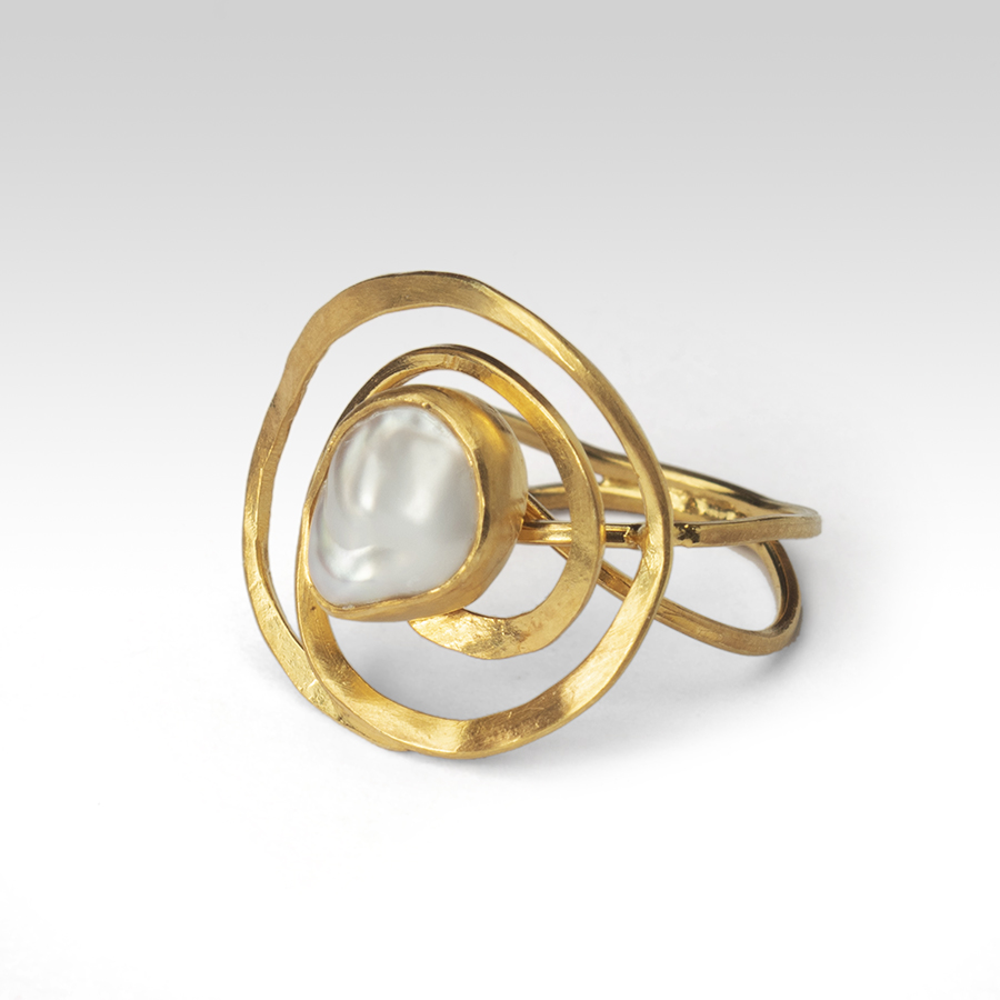 Spiral ring triple with pearl Contemporary Pearl